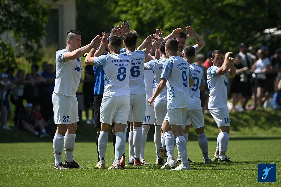 Die Jungs des FSV Blau-Weiß waren im Derby beim SC Idar-Oberstein II der große Underdog – holten dort aber ein starkes 3:3-Unentschieden. Die Jungs des FSV Blau-Weiß waren im Derby beim SC Idar-Oberstein II der große Underdog – holten dort aber ein starkes 3:3-Unentschieden.