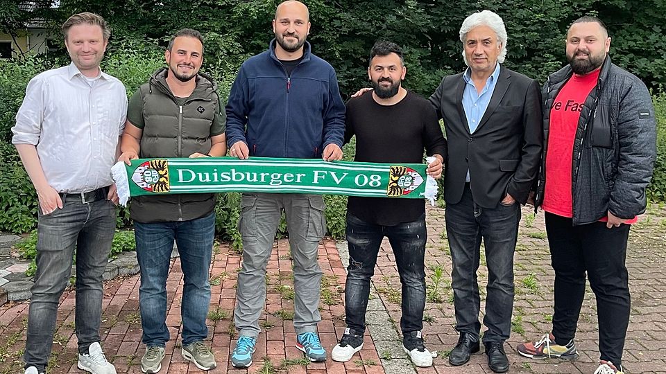 von links: Marcel Schulitz (sportlicher Leiter) , Musa Celik (Trainer), Mehmet Özer (Trainer), Ömer Özmen (Sportdirektor), Zafer Can (1.Vorsitzender), Sedat Özdemir (Teammanger).