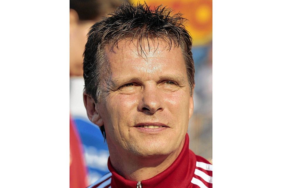 Holstein-Coach Karsten Neitzel warnt vor zu viel Aufstiegs-Euphorie.