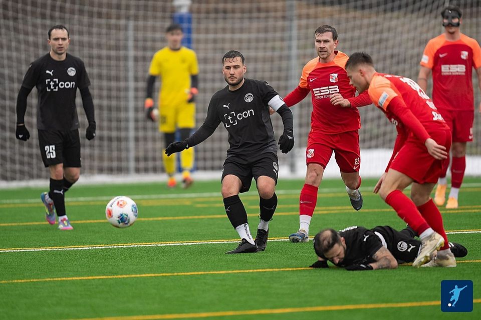 "David" Plattling wehrte sich tapfer gegen "Goliath" Hankofen. "David" Plattling wehrte sich tapfer gegen "Goliath" Hankofen.