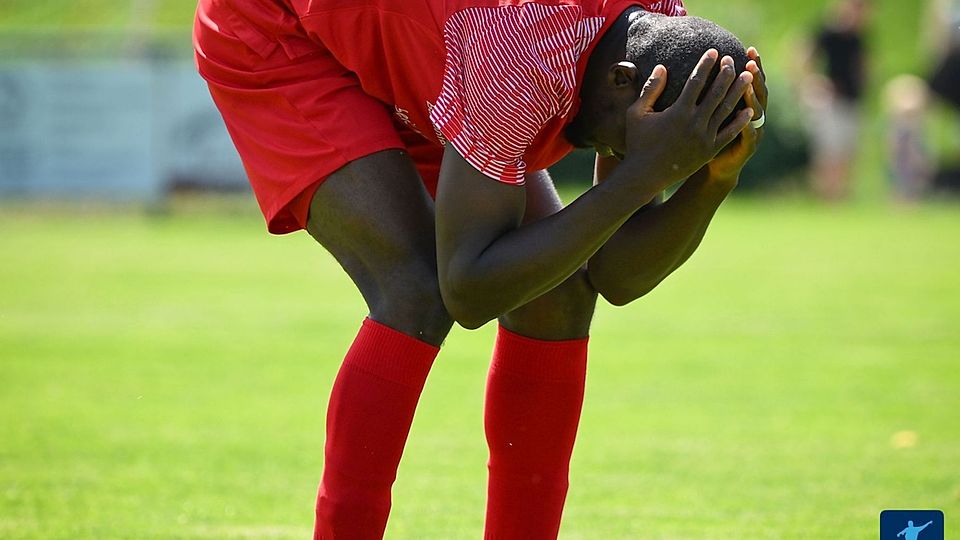Vergeblich gemüht: Der FC Bad Krozingen verliert das Heimspiel gegen Rot-Weiss Glottertal mit 2:3 und steigt in die Kreisliga A ab.