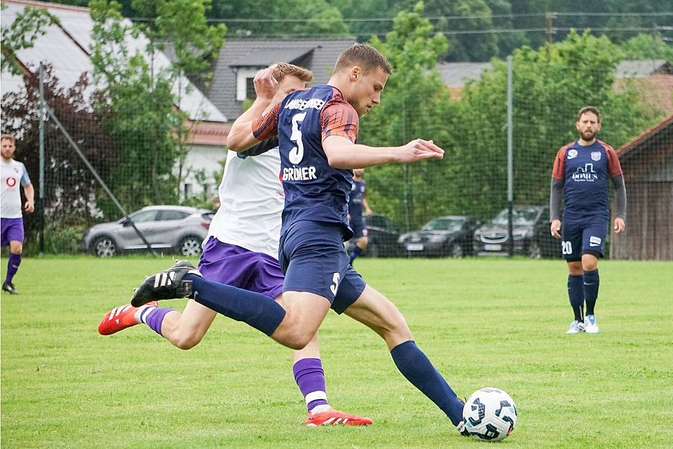 Sebastian Grüner und die SpVgg Langerringen müssen trotz des Sieges in die Relegation. Sebastian Grüner und die SpVgg Langerringen müssen trotz des Sieges in die Relegation.