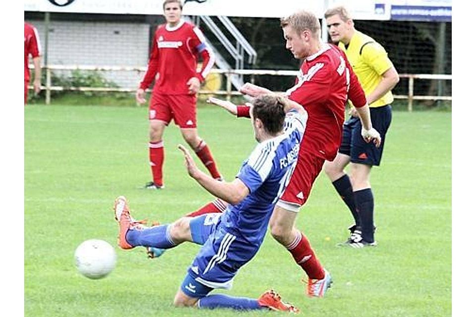 Voll durchgezogen haben die Bezirksliga-Fußballer des Heidmühler FC (rote Trikots) am Sonntagnachmittag beim 3:0-Erfolg gegen den FC Rastede. Friedhelm Müller-Düring