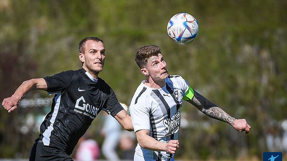 In der Bezirksliga-Rückrunde hatte Wehr-Brennet (mit Patrick Keller, links) die Wittlinger um Kapitän Timo Glattacker mit 3:1 besiegt. Im Pokal behielt nun wieder der FCW die Oberhand. | Foto: Gerd Gründl