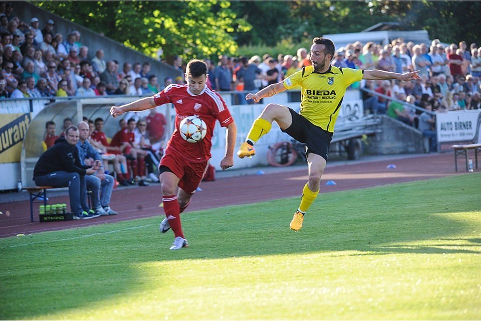 Starker Auftritt des FC Amberg (r. Oliver Gorgiev) gegen den SV Heimstetten, der 1:0 besiegt wurde. F: Brückmann