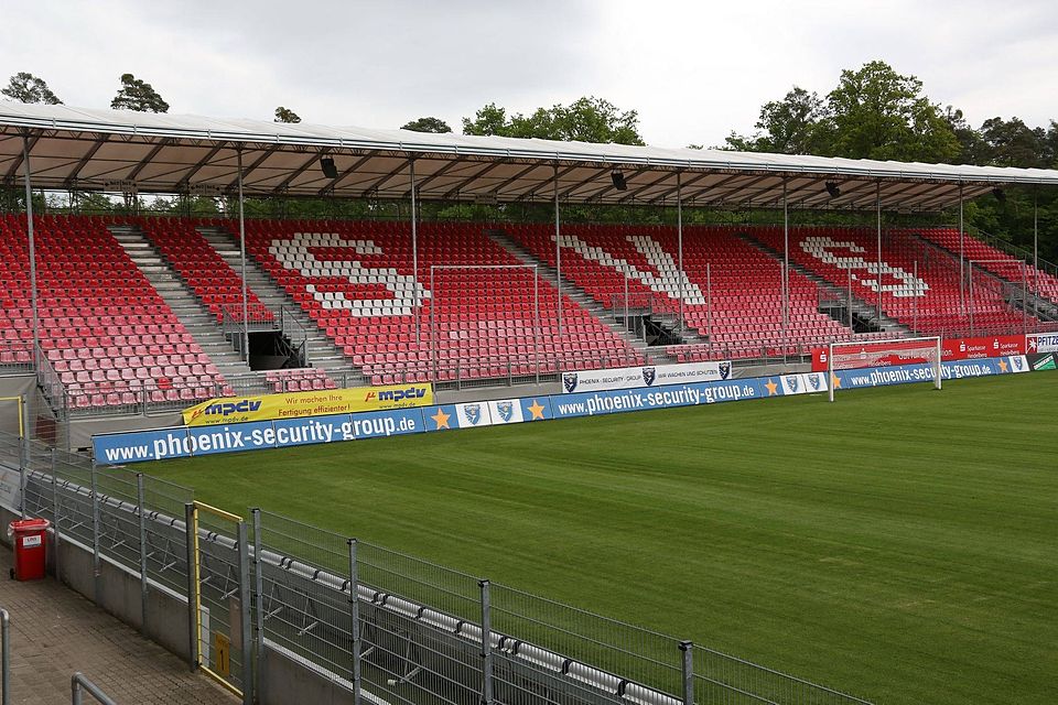 Am Samstag, den 6. Juli empfängt der SV Sandhausen den KSC im heimischen Hardtwaldstadion.Foto: Pfeifer Am Samstag, den 6. Juli empfängt der SV Sandhausen den KSC im heimischen Hardtwaldstadion.Foto: Pfeifer