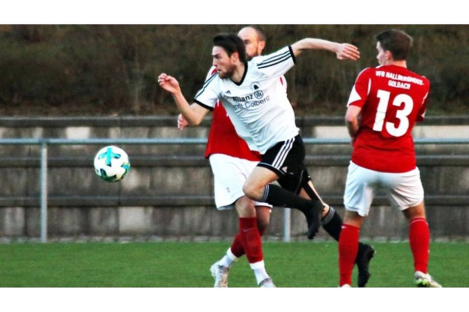 Das Spiel des VfB Hallbergmoos gegen den SB Traunstein wurde aufgrund der andauernden Regenfälle abgesagt. Foto: Rutt. Das Spiel des VfB Hallbergmoos gegen den SB Traunstein wurde aufgrund der andauernden Regenfälle abgesagt. Foto: Rutt.