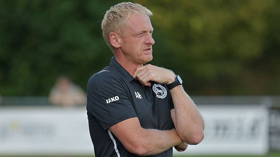 Deuerlings Trainer Alexander Heinze sah eine starke Vorstellung seiner Truppe auf dem Sinzinger Hallenparkett.