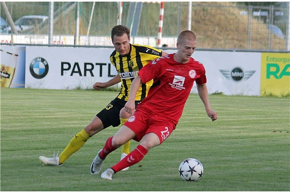 Anders als zuletzt im Pokal will der SV Seligenporten (in Rot) gegen die DJK Vilzing diesmal die Oberhand behalten. Foto: Udo Weller