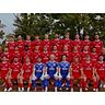 Der SC Waldgirmes vor der Hessenliga-Saison 2025/2026: Hintere Reihe v.l.: Paul Selinger, Getoar Rexhepi, Max Behnen, Nico Götz, Henry Erler, Karl Cost, Mats Schlevoigt, Torben Höhn, Finn Saalmann und Pedram Afrooghi; mittlere Reihe v.l.: Mario Schappert (Trainer), Roger Reitschmidt (Co-Trainer), Bernd Rentz (Torwarttrainer), Javier Recio-Perez, Enis Khalfaoui, Abdul-Razak Dikeni, Sebastian Bau, Yannick Freischlad, Kevin Bartheld, Luis Böttcher, Danis Omicevic, Marius Glasauer, Joel Kücükkaplan, Anette Grebe (Betreuerin), Marco Gerhardt (Betreuer) und Elona Schüller (Massagetherapeutin); vorne v.l.. Marian Goldbach, Gian Maria Olizzo, Malte Höhn, Raphael Steger, Maik Buss, Til Honemann, Mohamed Zouaoui, Marcel Safiew und Phil Reuter: Zum Team gehören außerdem Kaan Erol, Edin Kandic, Luis Stephan und Philip Urbahn. © Peter Froese