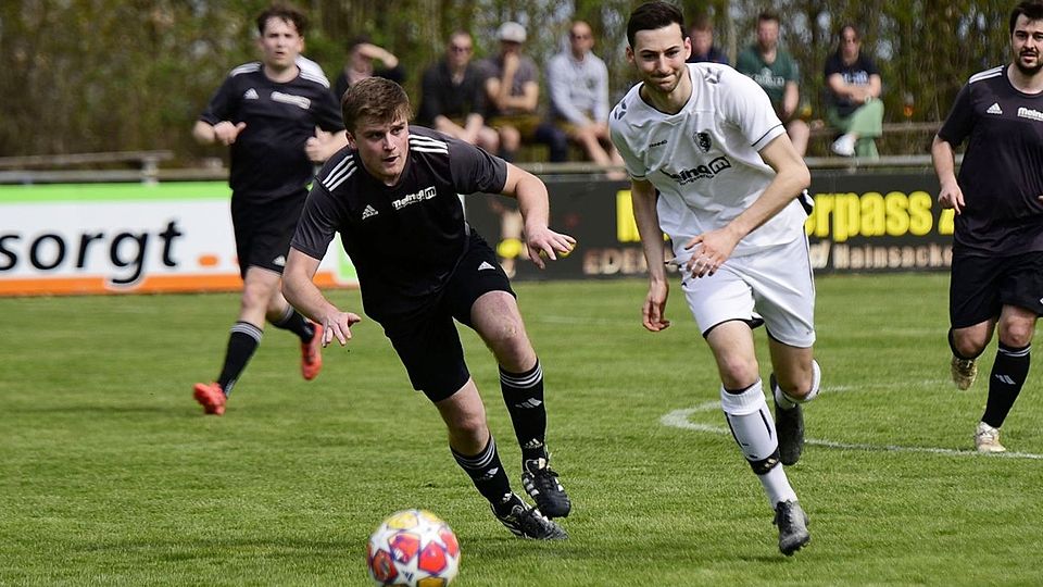 Hainsacker (links Dominik Glötzl) und Pielenhofen-Adlersberg (Max Nurtsch) lieferten sich ein intensives Derby ohne Sieger.