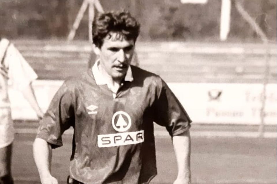 Nach Station u.a. bei Bayernligist Plattling kehrte Lothar Knon zu seinem Heimatverein zurück, bei dem er von 1992 bis 1997 Spielertrainer in der Bezirksoberliga war.