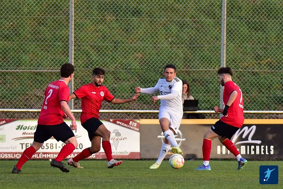 Raus aus dem Titelrennen, aber hochmotiviert vor dem Duell bei Eintracht Trier II: der FSV Salmrohr (in Rot)