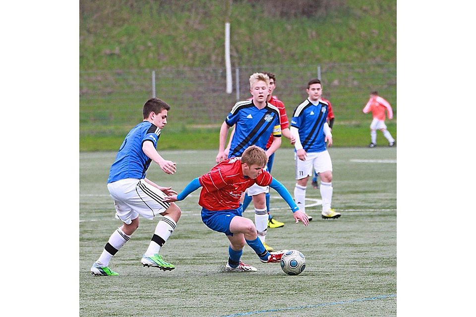 In der vergangenen Saison spielte mit den C-Junioren erstmals eine Nachwuchs-Mannschaft des SV Burgweinting auf bayerischer Ebene (hier gegen Wendelstein). Das Team stieg allerdings ab.  Foto: Schmeilzl