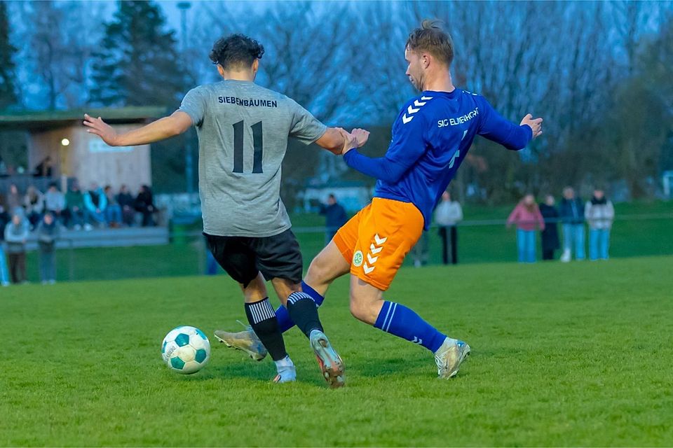 Latif Temnur (li., GW Siebenbäumen) gegen Felix Schulz (SIG Elmenhorst). Latif Temnur (li., GW Siebenbäumen) gegen Felix Schulz (SIG Elmenhorst).