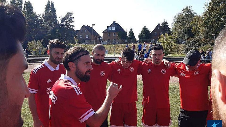 Yakup Köse (in der Mitte) hier noch als Spielertrainer von Genclikspor