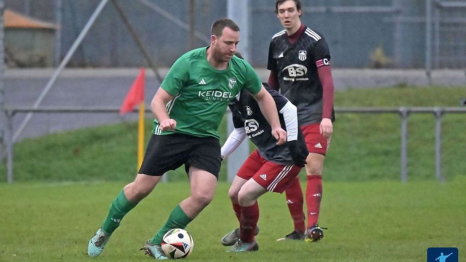 Die Eschelbronner (hier Andreas Dinkel am Ball) haben sich in der Vorrunde sukzessive nach oben in der Tabelle gearbeitet.