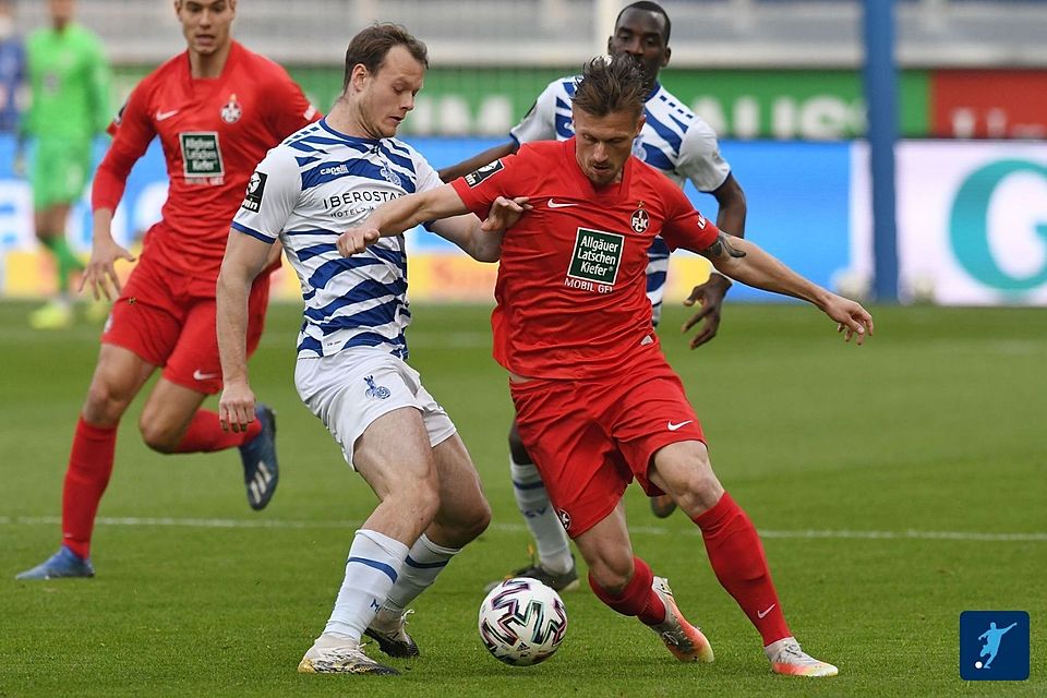 Vincent Gembalis (l.) bleibt beim MSV Duisburg.