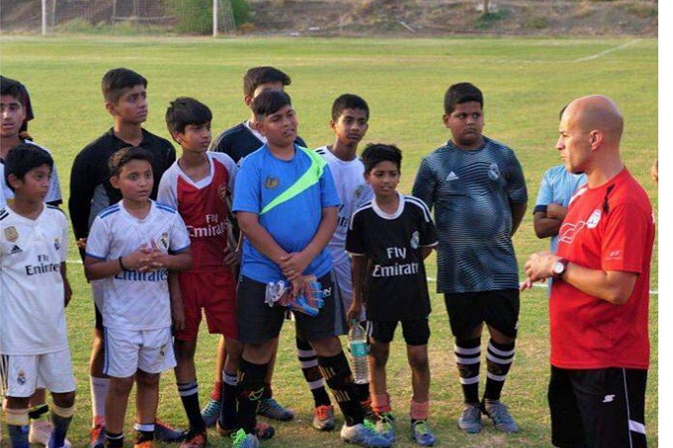 Indien ist trotz seiner 1,38 Milliarden Menschen ein fußballerisches Entwicklungsland. Mike Hilbig soll vor Ort Talente aufspüren. „Es ist faszinierend, wie talentiert die jungen Fußballer sind“, sagt der Fußball-Trainer.