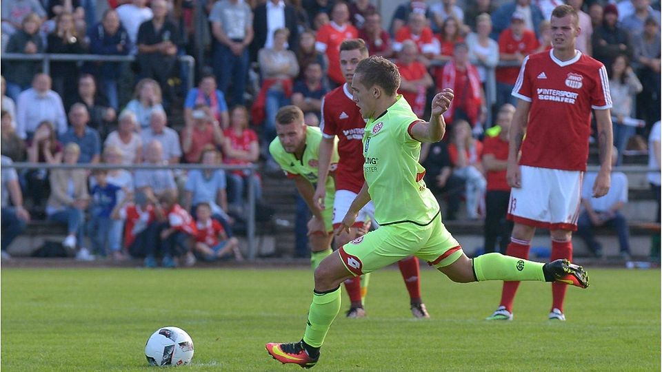 Pablo De Blasis bringt den Bundesligisten per Elfmeter in Front. F: Klein