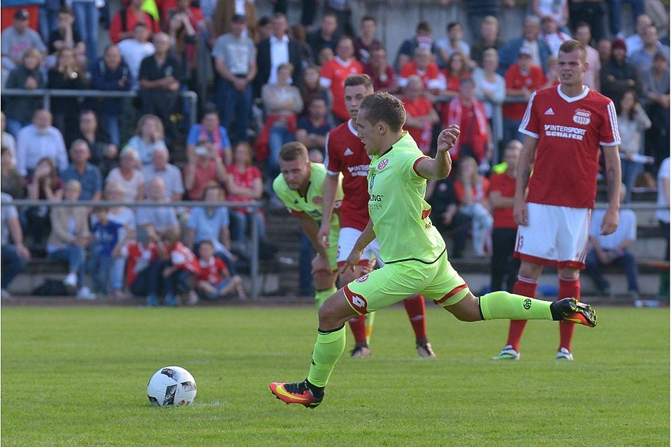Pablo De Blasis bringt den Bundesligisten per Elfmeter in Front. F: Klein