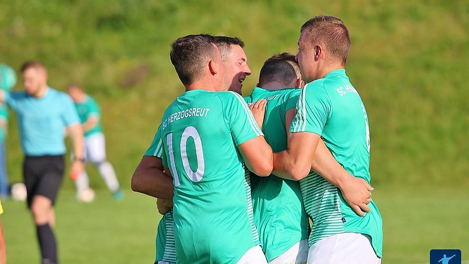 Der SC Herzogsreut drehte einen 0:2-Rückstand gegen den TSV Ringelai und ist voll im Rennen um die ersten beiden Plätze. 