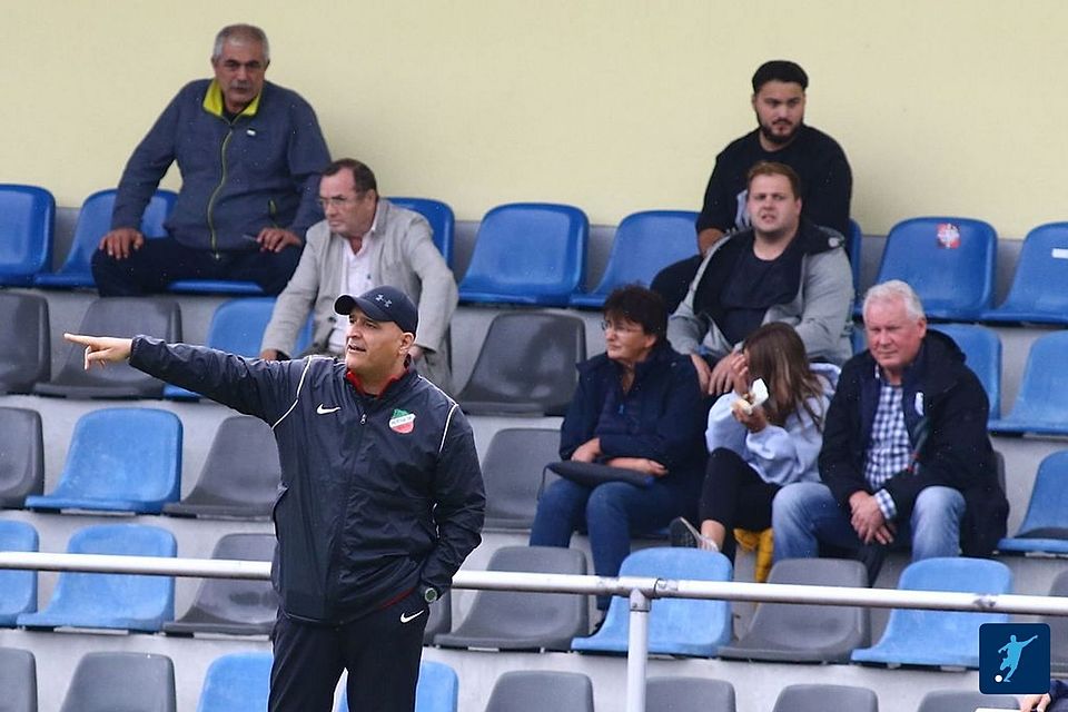 Volkan Uluc gibt den Spielern von CFC Hertha 06 keine Anweisungen mehr.