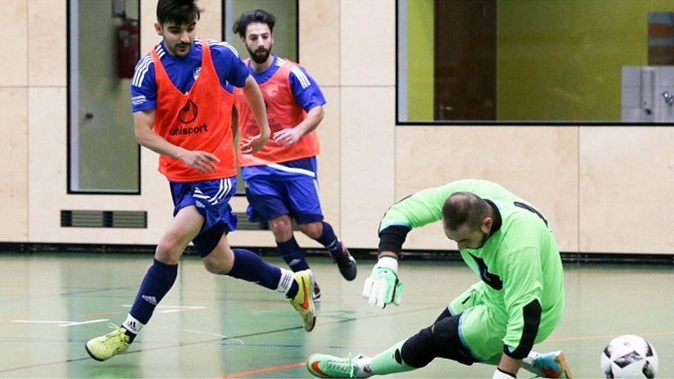 Tor für den Gastgeber: Der ASV Eislingen erzielt in dieser Szene die 2:1-Führung gegen den TB Holzheim. Foto: Cornelius Nickisch