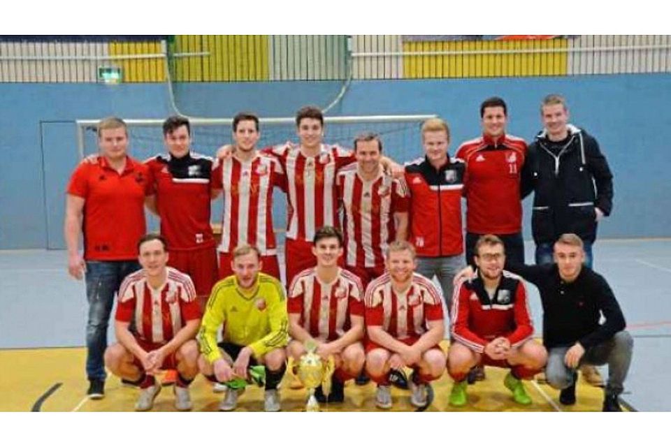 Die Herren des SCE beerbten den FC SW Kalkriese, der den Titel im Vorjahr gewinnen konnte. Foto: Holger Schulze
