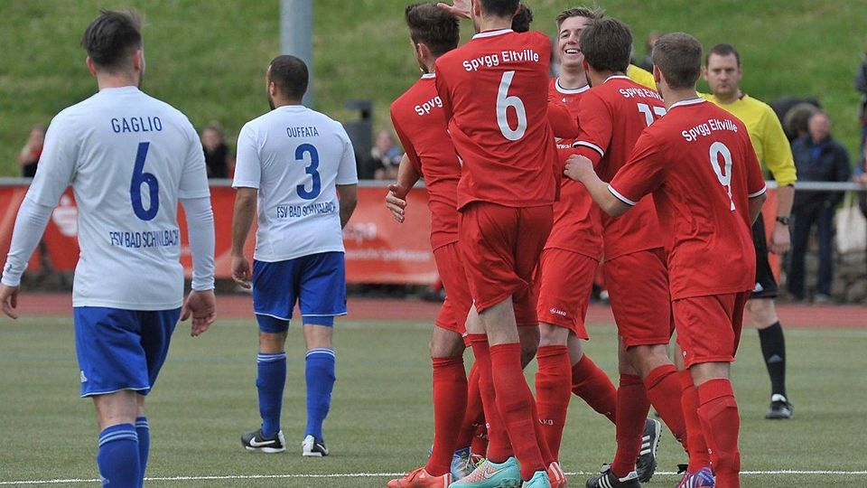 Jubel in Rot: Nach dem 1:0 bei der SG Meilingen ist die Teilnahme an der Aufstiegs-Relegation für die Spvgg. Eltville gesichert. Archivbild: Klein