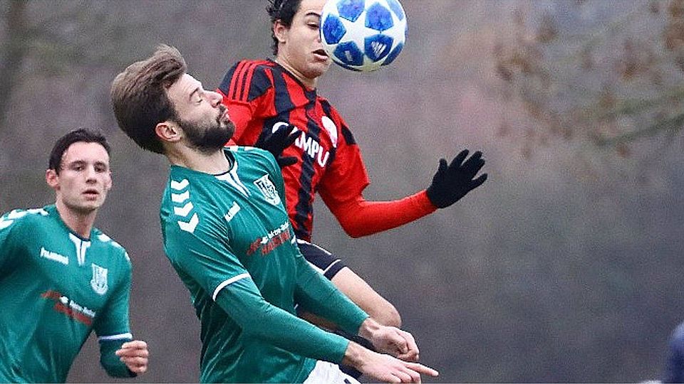 Pascal Haltmayer (grün) kehrt von Fußball-Landesligist TSV Bad Abbach zu seinem Stammverein SV Sportfreunde Dinkelsbühl zurück. F: Würthele