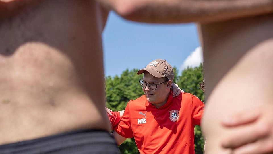 Er führte den TSV Steinhöring in die Kreisliga und ging danach ins Trainerteam des TSV Wasserburg: Trainer Max Backa, der weiterhin engen Kontakt zu Nachfolger Rotherbl halten wird.