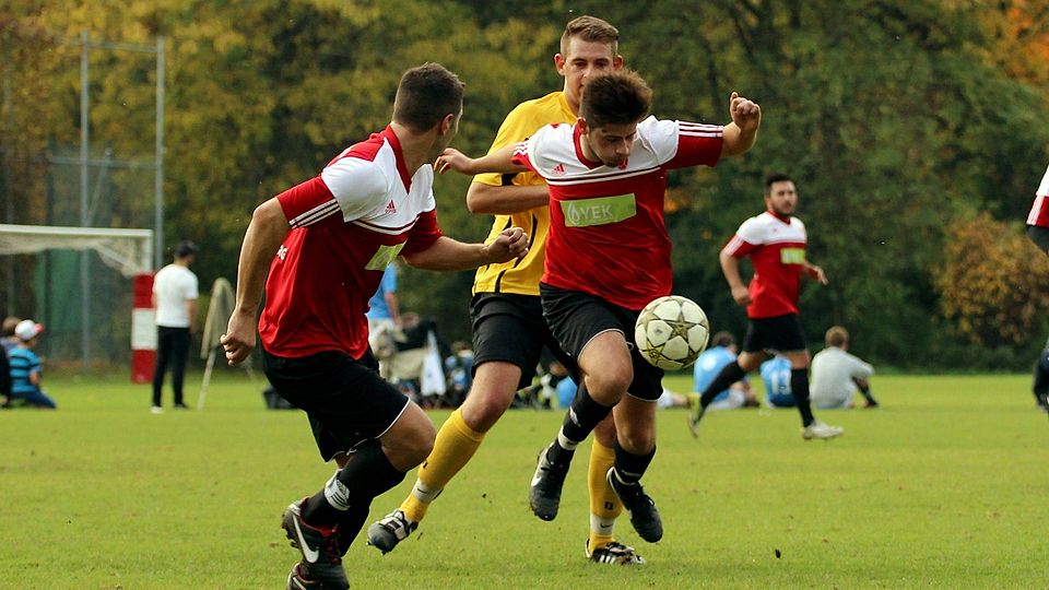 Tabellenführer Türkgücü (rot) tat sich schwer beim 1:1 in Ramspau. F: Zeitler