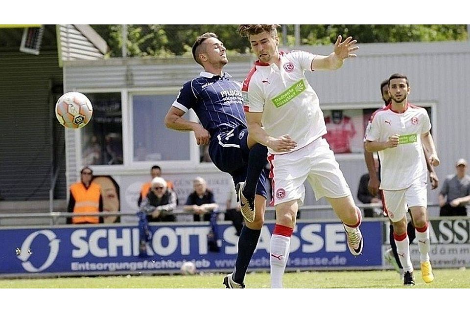 Rico Weiler (weißes Trikot) hier noch unterwegs für die U23 von Fortuna Düsseldorf.  F: Henrik Martinschledde