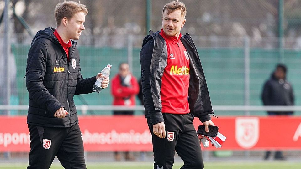 Julian Ziegler (rechts) wird sich auf dem Lappersdorfer Hallenboden erstmals das Trikot des FSV Steinsberg überstreifen.