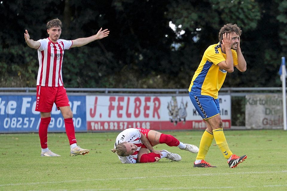 Der TSV Inchenhofen (rechts Lukas Michl) machte dem FC Affing (am Boden Nino Kindermann) in Unterzahl das Leben schwer.