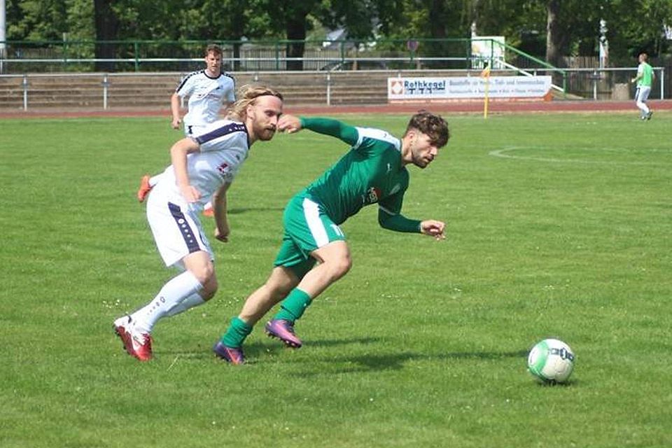 Für den SV Merseburg 99 lief Mirza (n grün) schon in der Oberliga auf. 