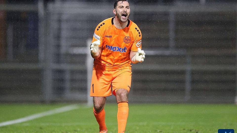 Pure Erleichterung: Bayreuths Keeper Lucas Zahaczewski nach dem 1:0-Sieg in Aschaffenburg. 