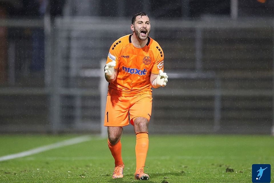 Pure Erleichterung: Bayreuths Keeper Lucas Zahaczewski nach dem 1:0-Sieg in Aschaffenburg. 
