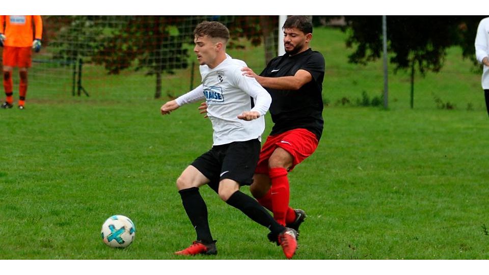  Henning Rüger (weißes Trikot) hat sich im Training eine Meniskusverletzung zugezogen. © Luca Raab 