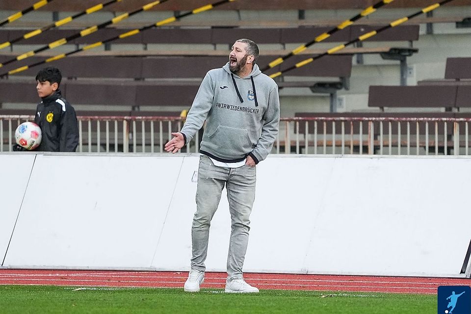 Sascha Mölders wartet mit seinem Team weiter auf den ersten Dreier 2026. Mittlerweile ist der SC Wiedenbrück Tabellenletzter in der Regionalliga West.