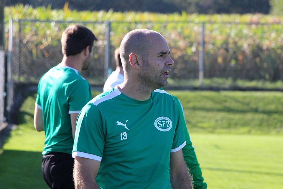Broekhuysens Spielertrainer Sebastian Clarke war selbst als Torschütze erfolgreich.