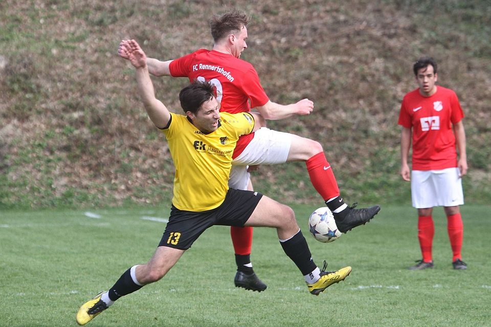 Die Sportfreunde Bachern (vorne Dennis Kratzat) gingen gegen den FC Rennertshofen leer aus.