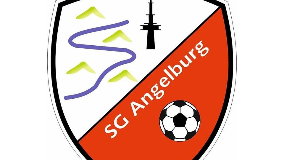 Gruppenligameister SG Gansbachtal, der in der kommenden Runde in der Verbandsliga als SG Angelburg an den Start geht (hinten v. l.): Tamara Schwarz, Antonia Interthal, Anna-Lena Benner, Spielführerin Elena Rein, Rebecca Hanßmann, Celine Weigel, Emilia Studer, Anastasia Pfaff, Ann-Christin Schneider; (Mitte v. l.): Trainer René Schneider, Chantal Schwarz, Tamara Seitz, Bianca Graf, Selina Jung, Tamara Lapuste, Angelina Klar, Susanna Graf, Sophie Interthal, Janice Bastian, Theresa Fuchs, Nele Jung, Johanna Schneider, Laura Schäfer, Celine Reuter und Co-Trainer Meik Schiburr; (vorne v. l.): Sophia Hanßmann, Christin Müller, Tirza Roth, Lara Konitzer, Hannah Interthal, Mary-Jane Jentsch, Christine Müller, Isabel Lewandowski, Isabelle Pohl und Larissa Schwarz. 	Foto: Verein