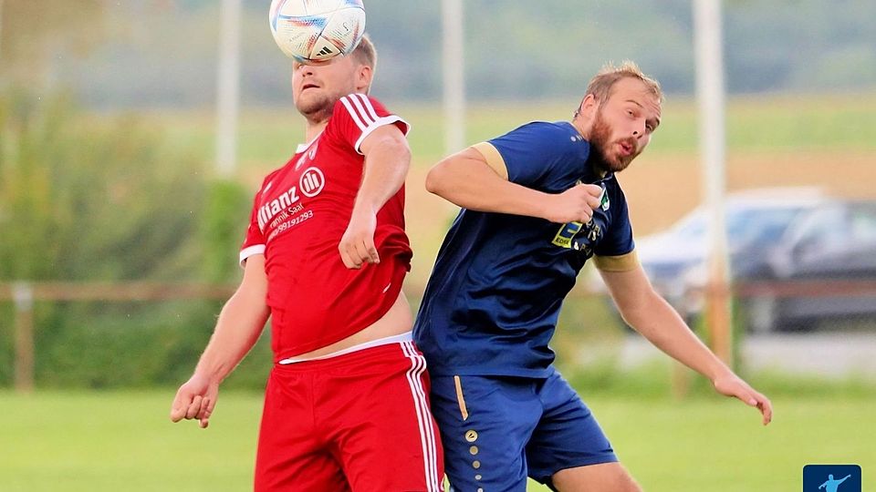 Kopfballduell zwischen Julian Brändlein und Patrick Wenz
