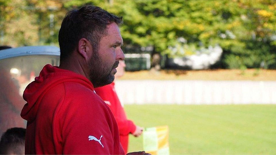 Stefan Schuon warnt seine Schützlinge vor der Partie gegen den SC Stammheim. Foto: Florian