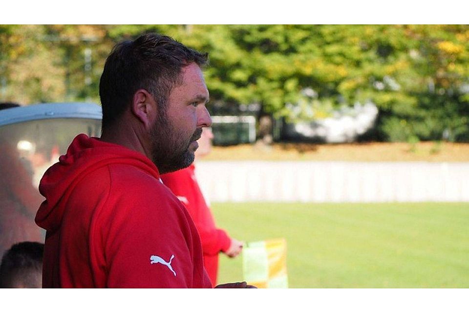 Stefan Schuon warnt seine Schützlinge vor der Partie gegen den SC Stammheim. Foto: Florian