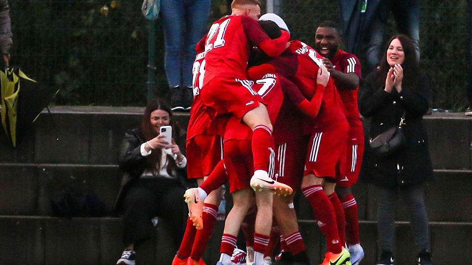 Der FC Rastpfuhl bejubelt den 3:0-Erfolg gegen den SC Brebach  
