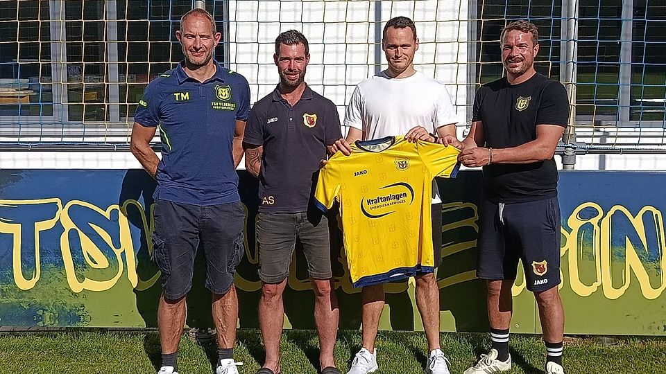 Simon Kirschenheuter (2.v.r) schließt sich dem TSV Ulbering an.