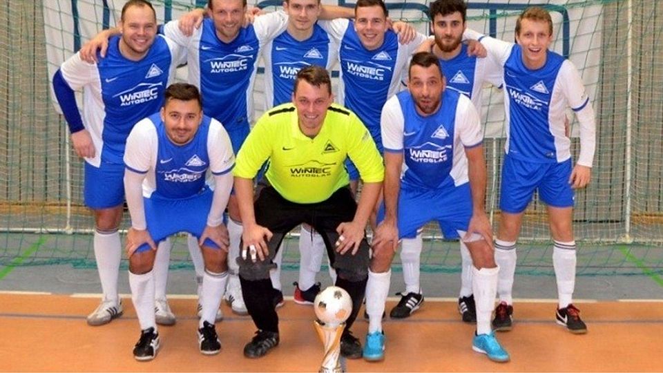 So sehen Sieger: Der SSV Markranstädt holte vergangenes Jahr den Pott. Foto: SSV